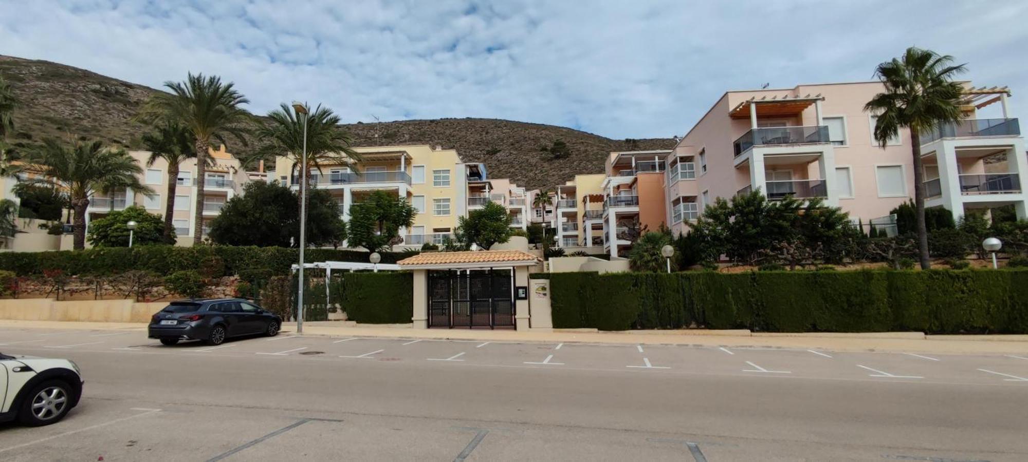 Apto En Con Terraza, Piscina, Parking Y Wifi Gratis Apartamento