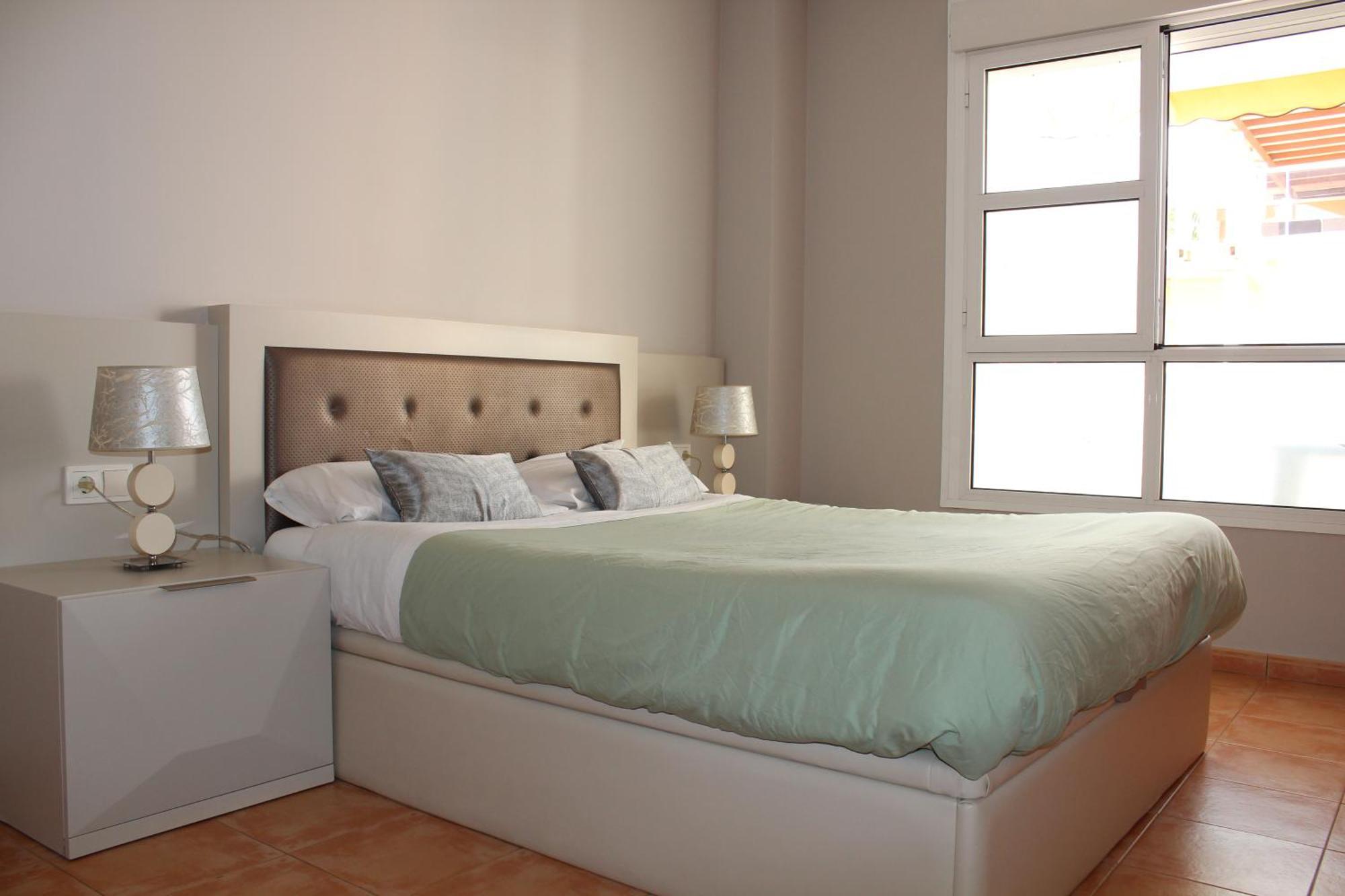 Apto En Con Terraza, Piscina, Parking Y Wifi Gratis *